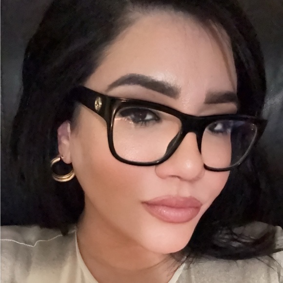 Meet your Posher, Adriana - Picture 2 of 3